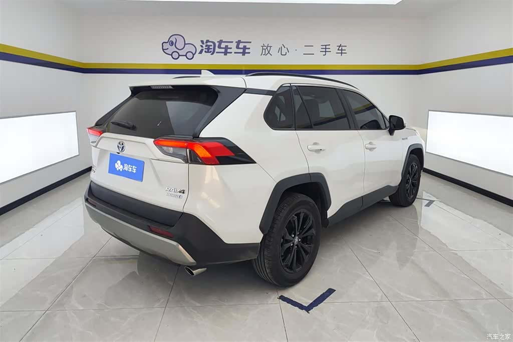 Toyota RAV4, 2023 3