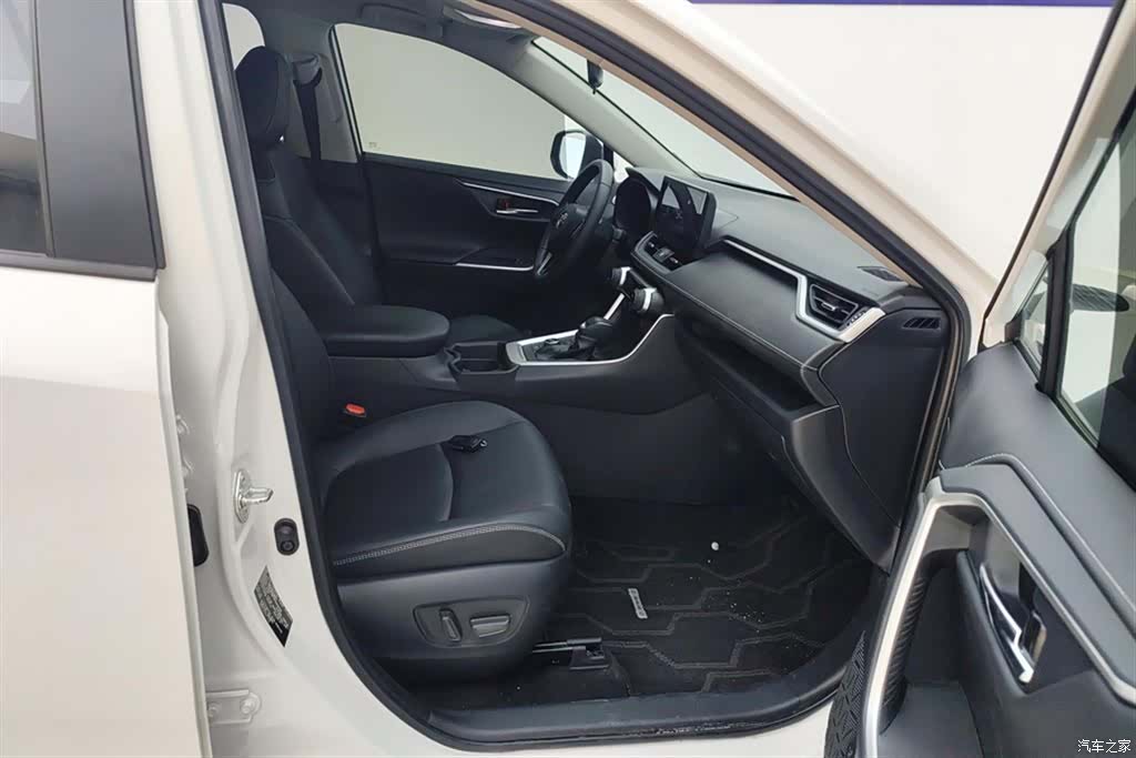 Toyota RAV4, 2023 8