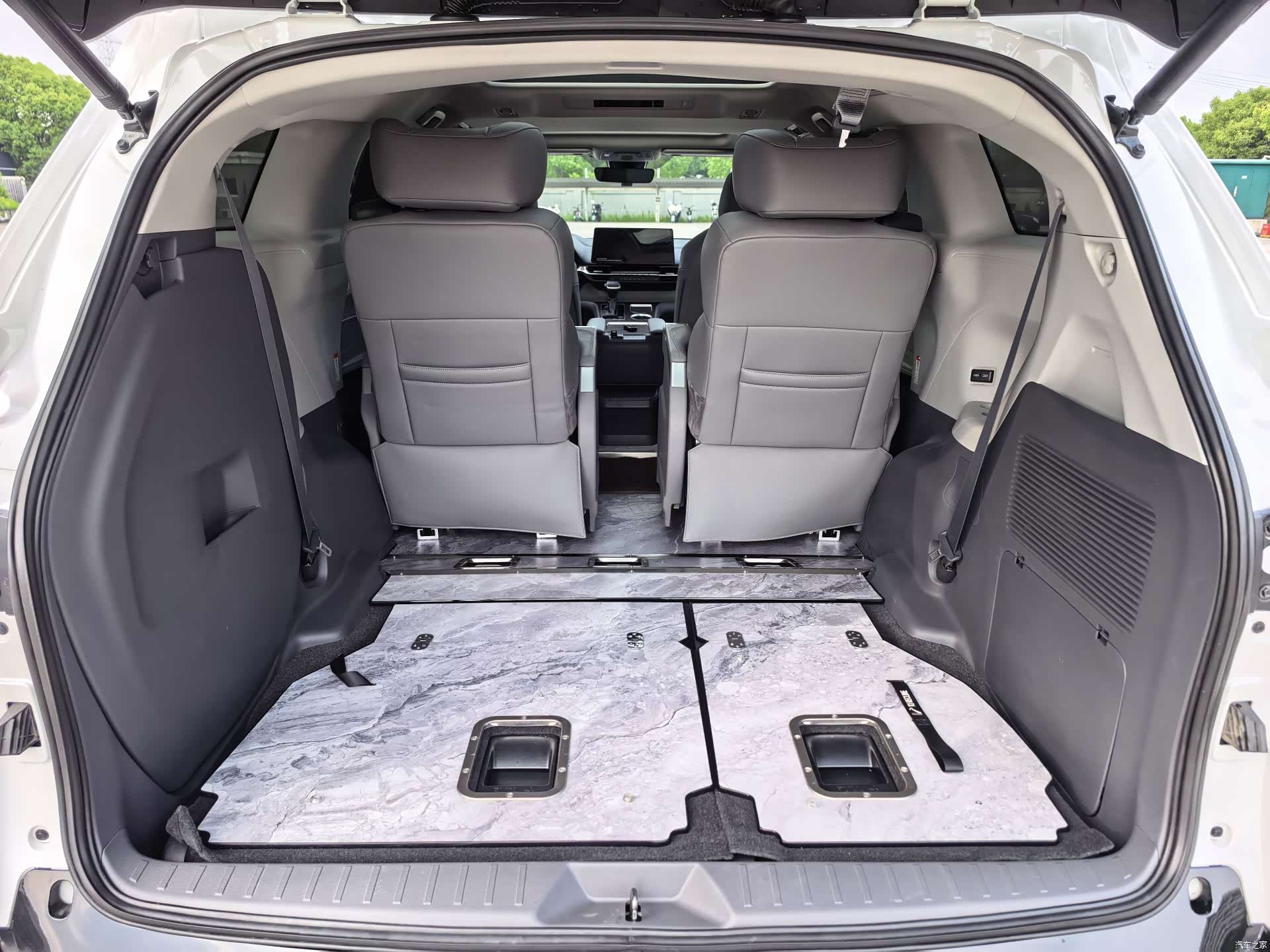 Toyota Granvia, 2024 10