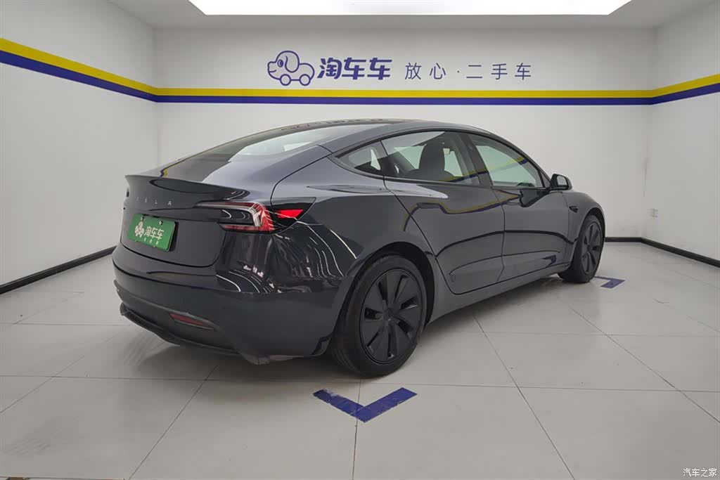 Tesla Model 3, 2025 3