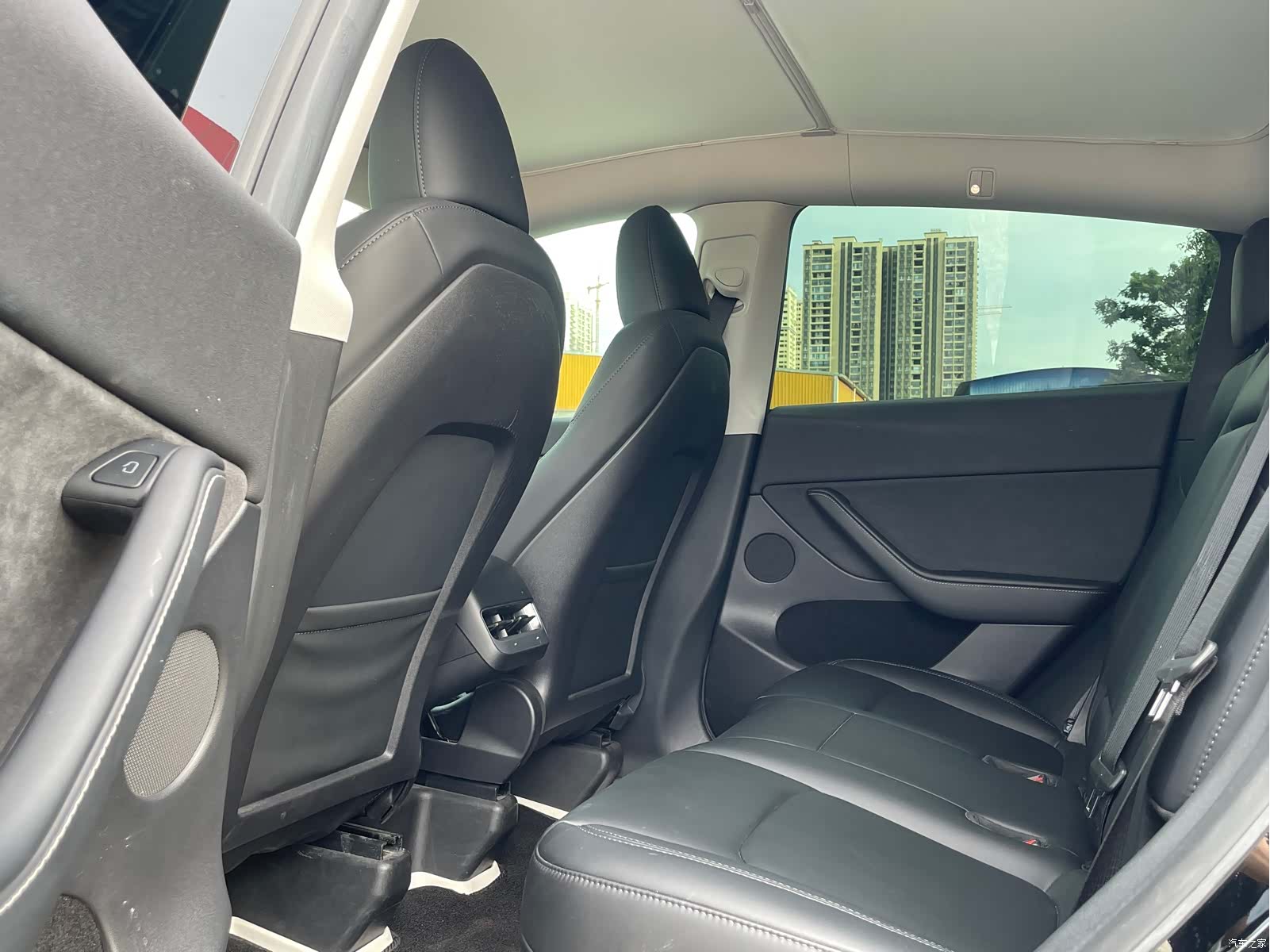 Tesla Model Y, 2023 18