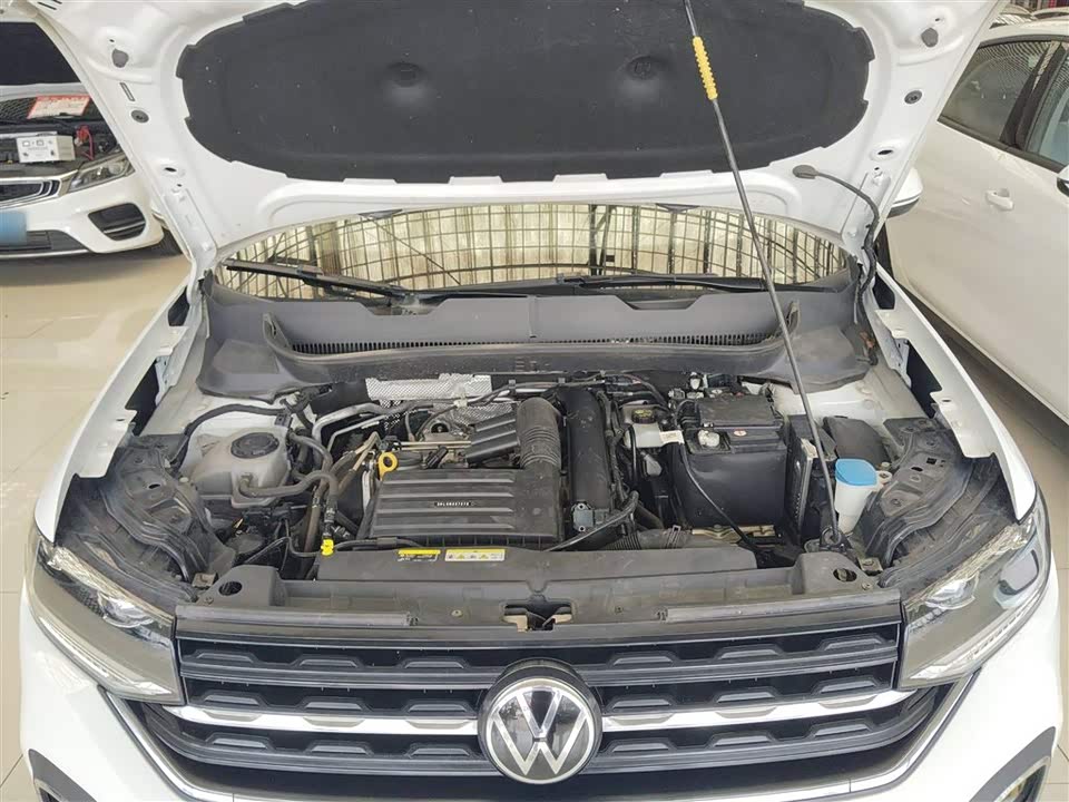 Volkswagen Exploring the shadow