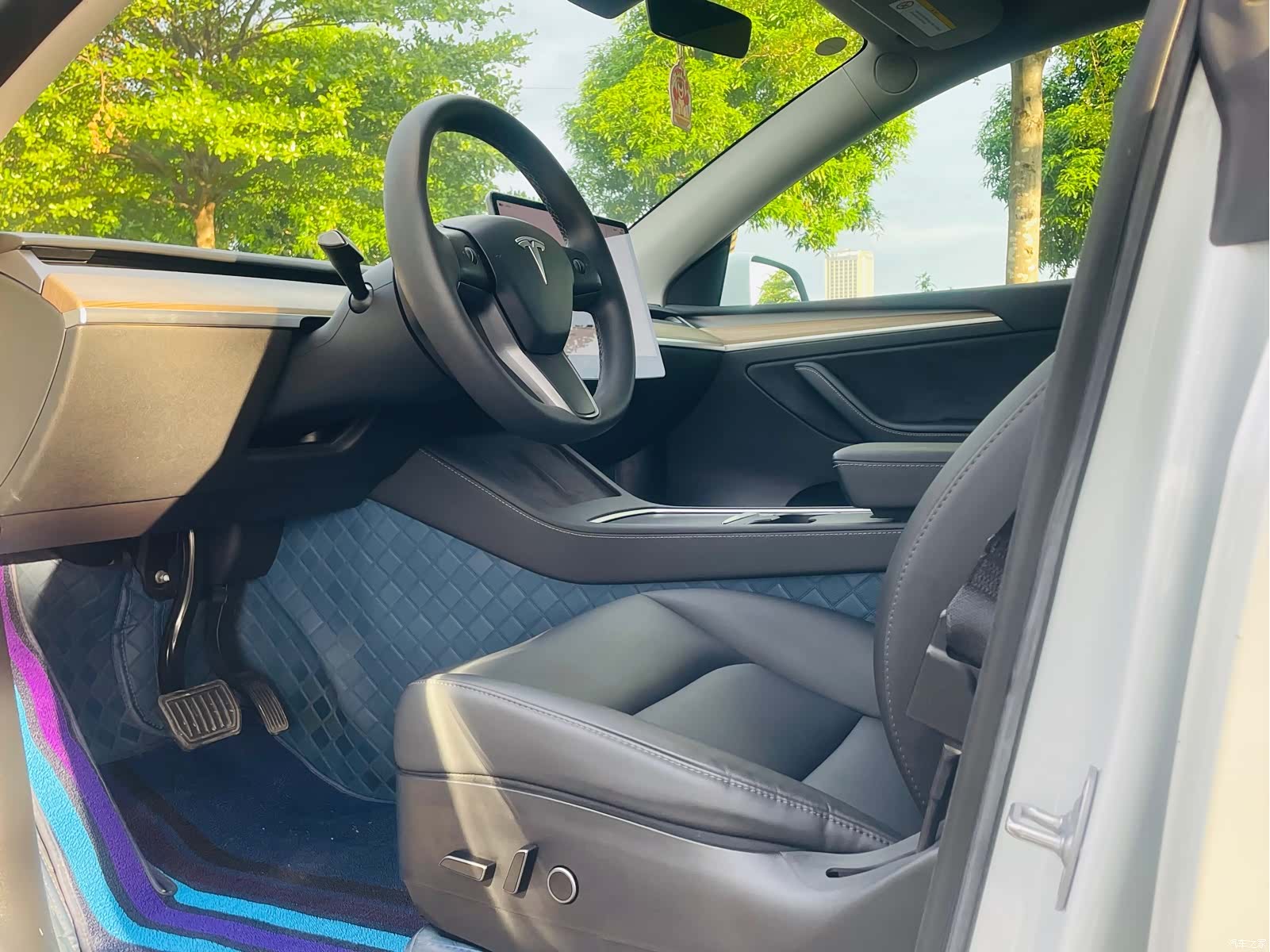 Tesla Model Y, 2023 16