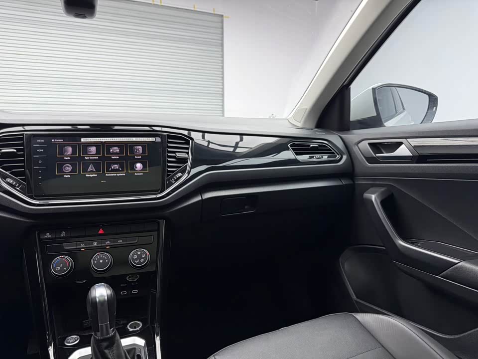 Volkswagen T-ROC exploring Songs