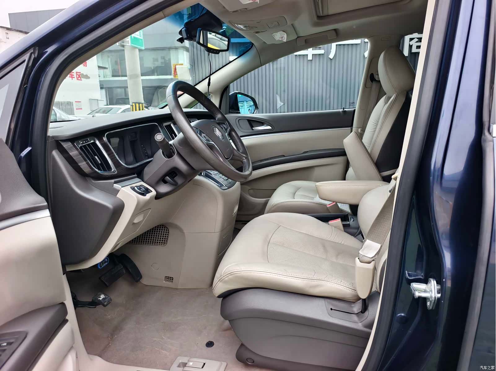 Buick GL8, 2012 9