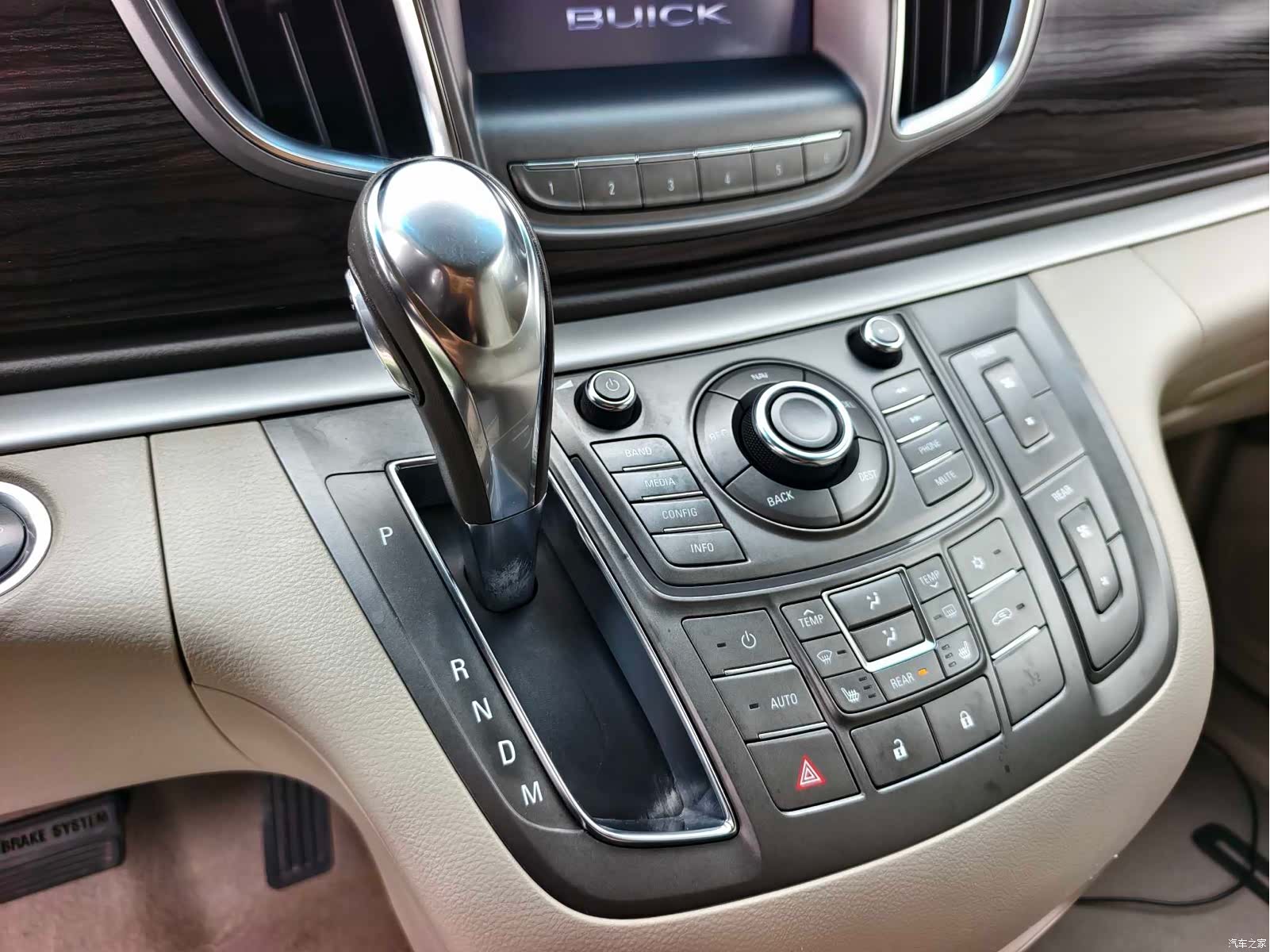 Buick GL8, 2012 6