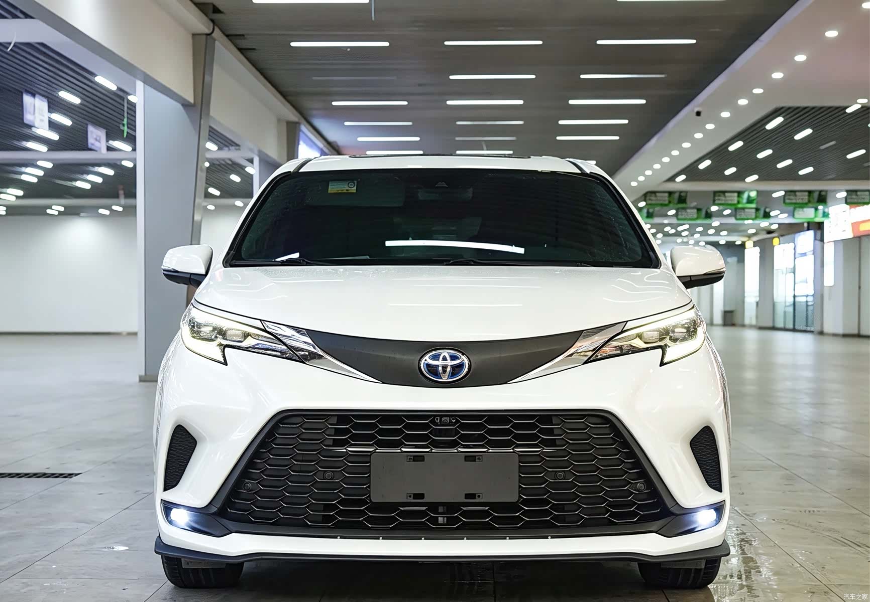 Toyota Granvia, 2023 2