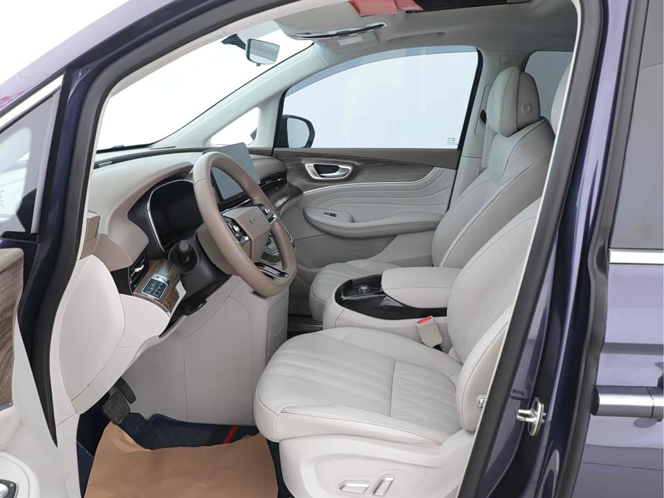 Roewe iMAX8