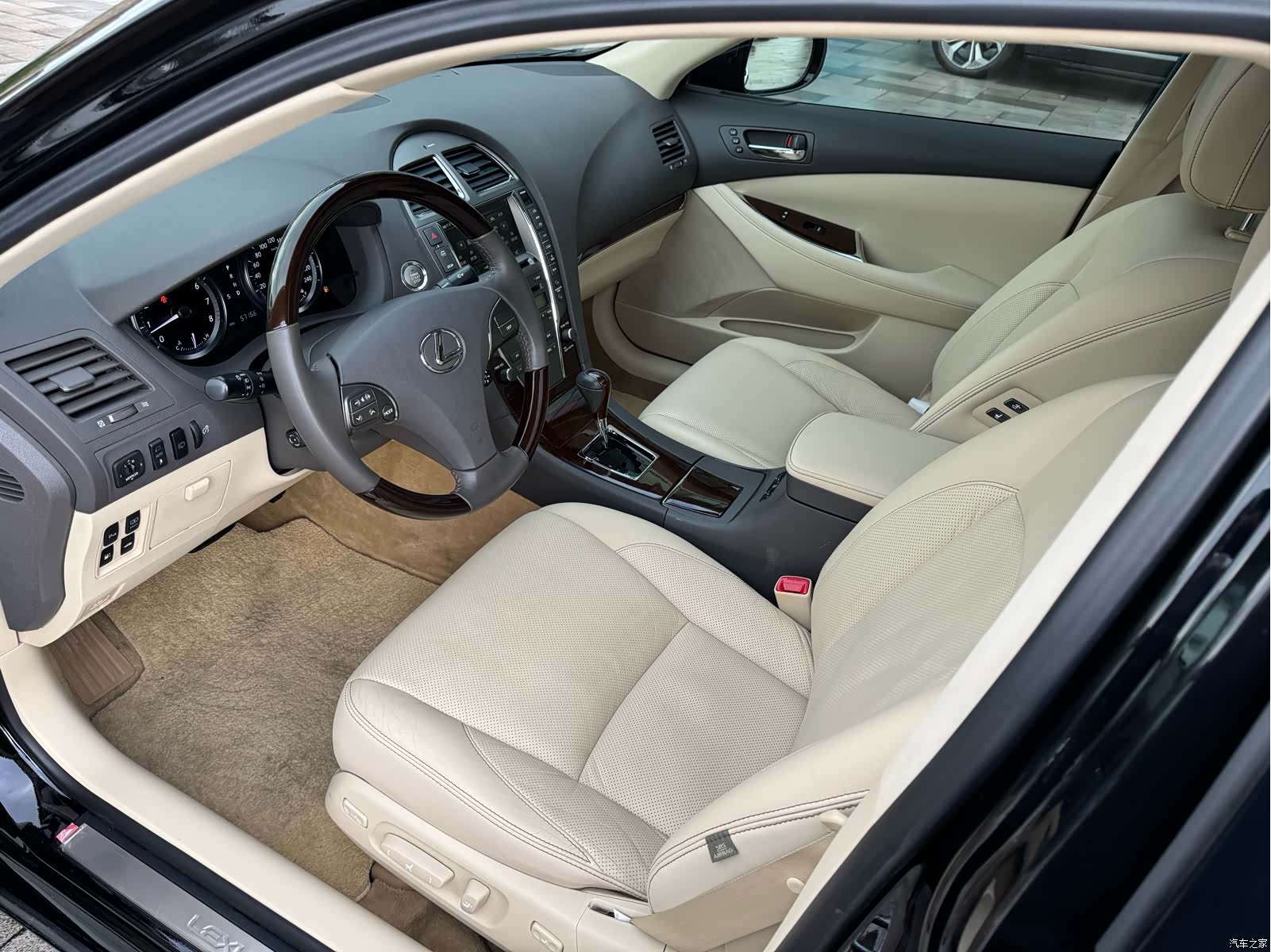 Lexus ES, 2011 10