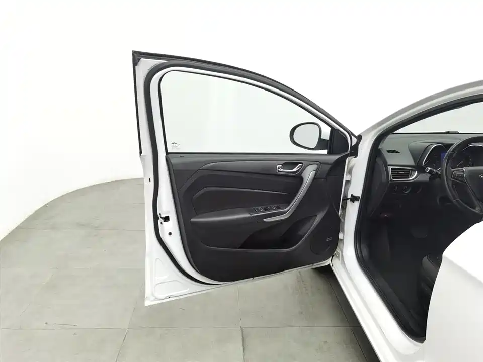 Chery Arrizo 5