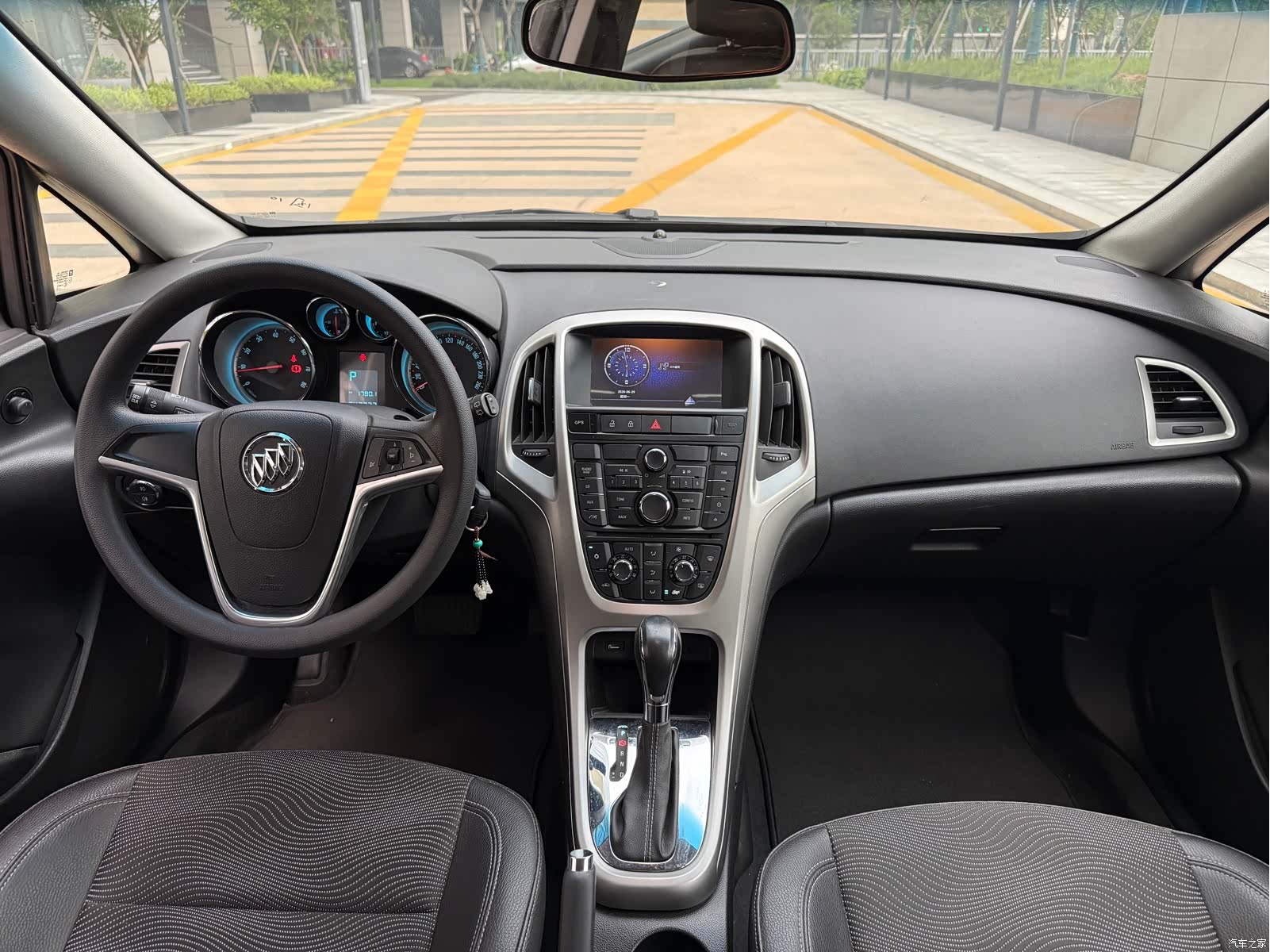 Buick XT, 2012 6