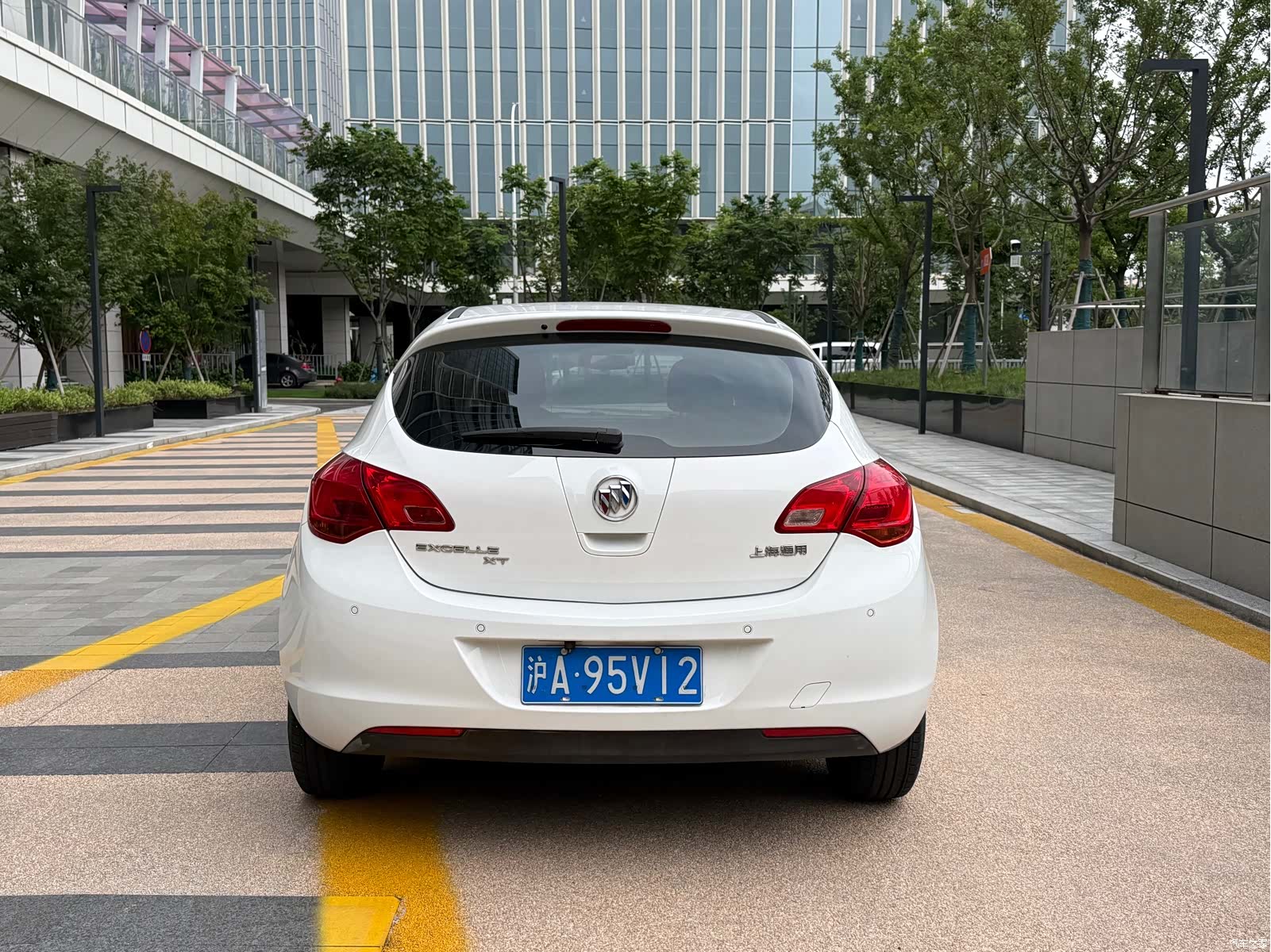 Buick XT, 2012 11