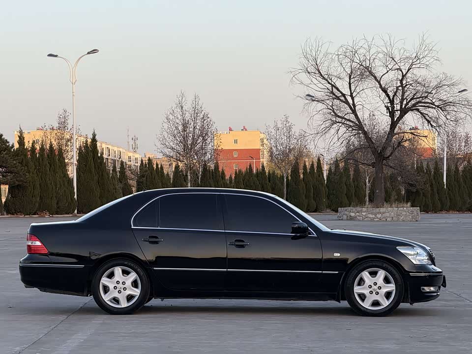 Lexus LS