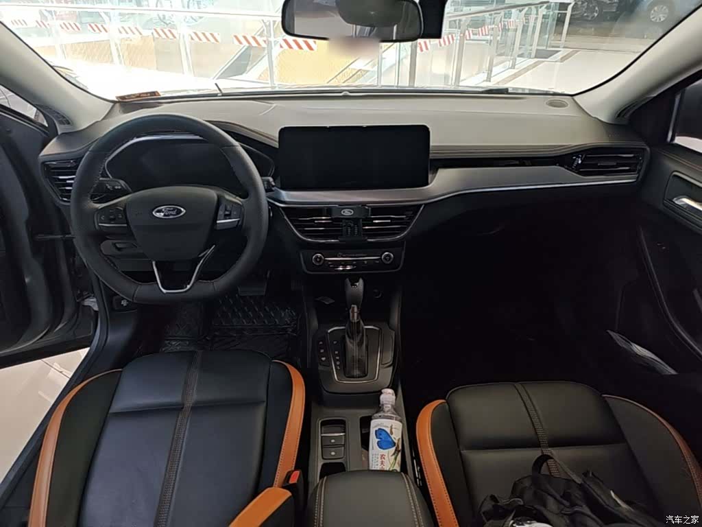 Ford Focus, 2022 10