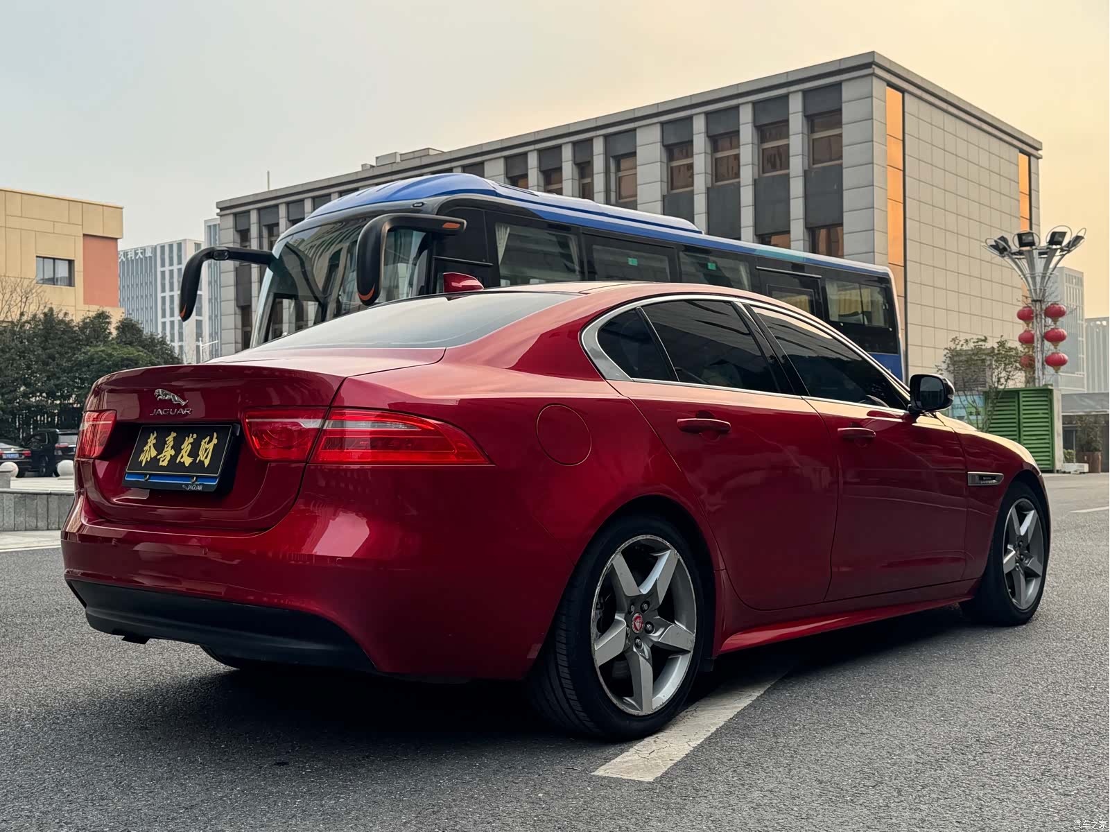Jaguar XE, 2016 9