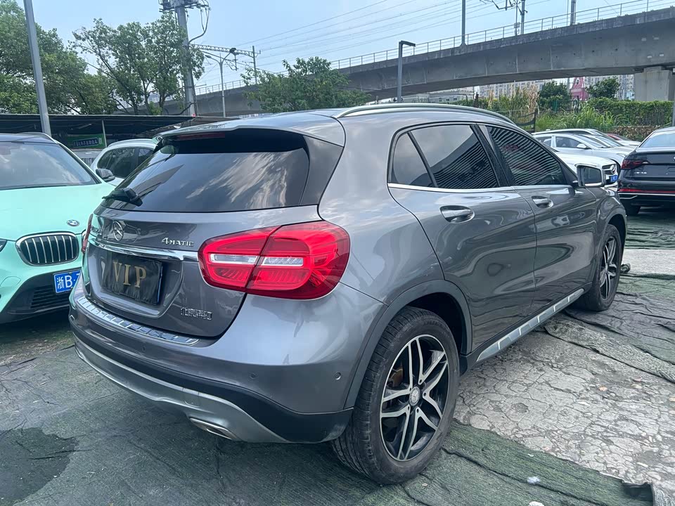Mercedes-Benz GLA Mercedes-Benz GLA