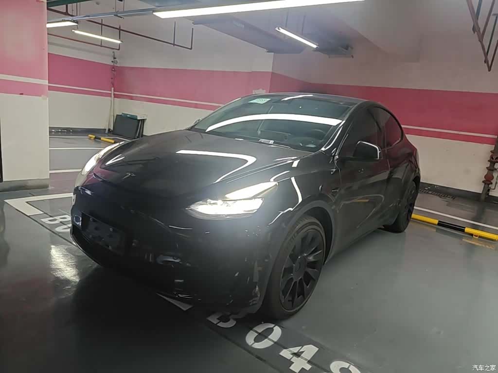 Tesla Model Y, 2023 1