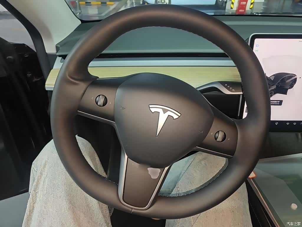Tesla Model Y, 2023 11