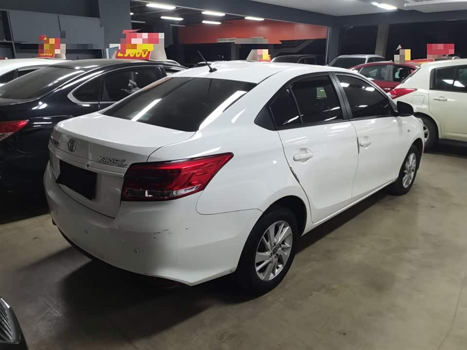 Toyota YARiS L to enjoy