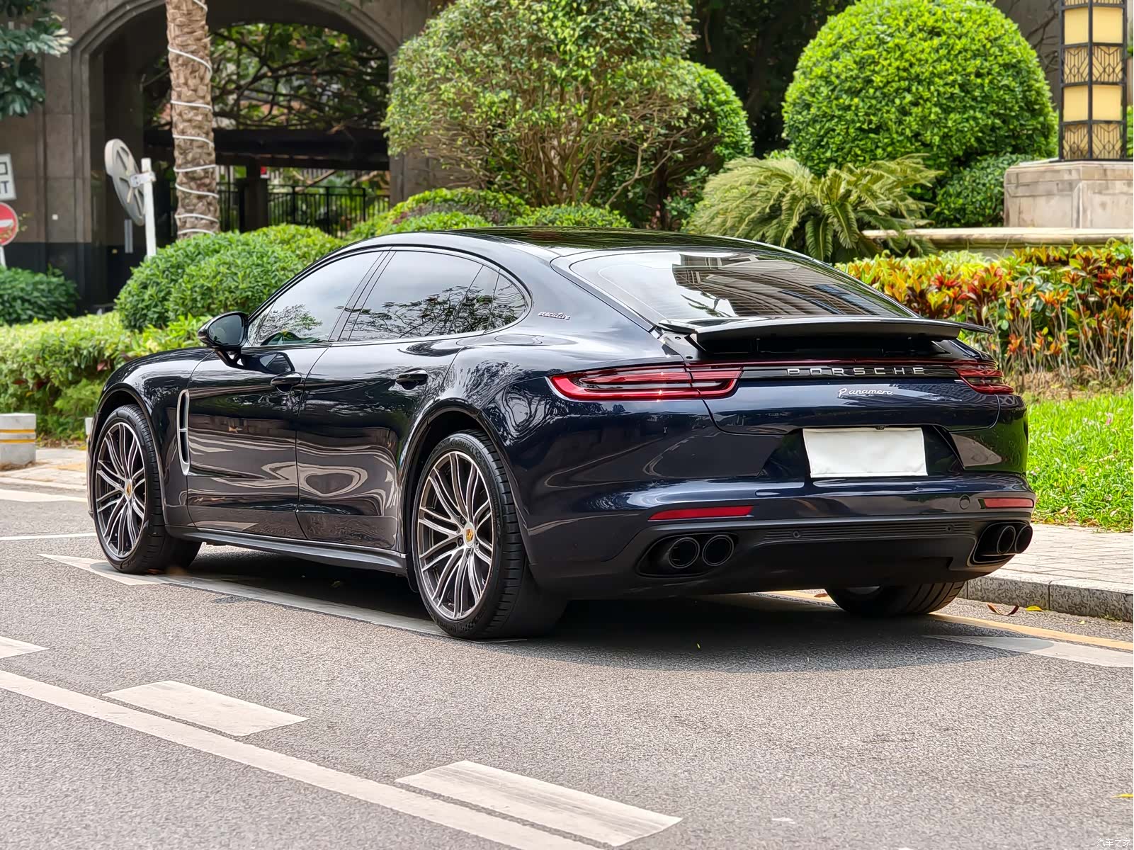 Porsche Panamera, 2019 все фото