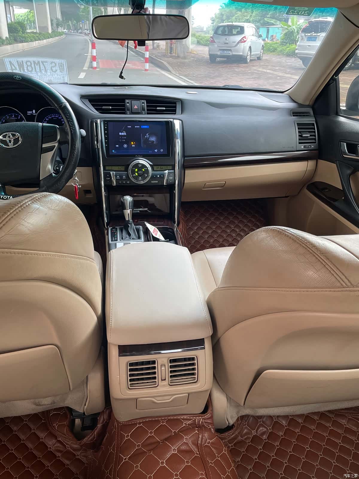 Toyota 2.5V, 2012 9