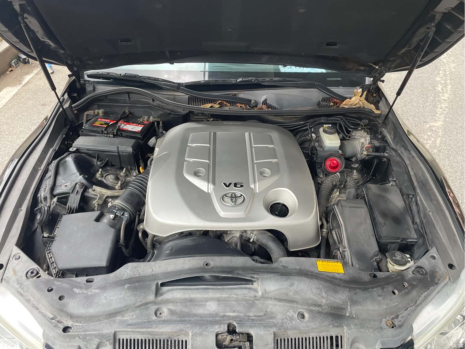Toyota 2.5V, 2012 16