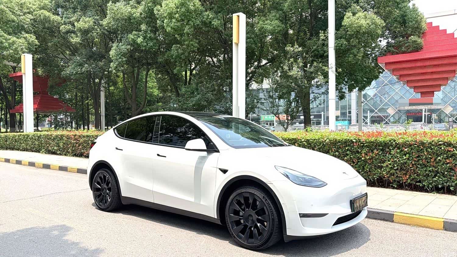 Tesla Model Y, 2022 3