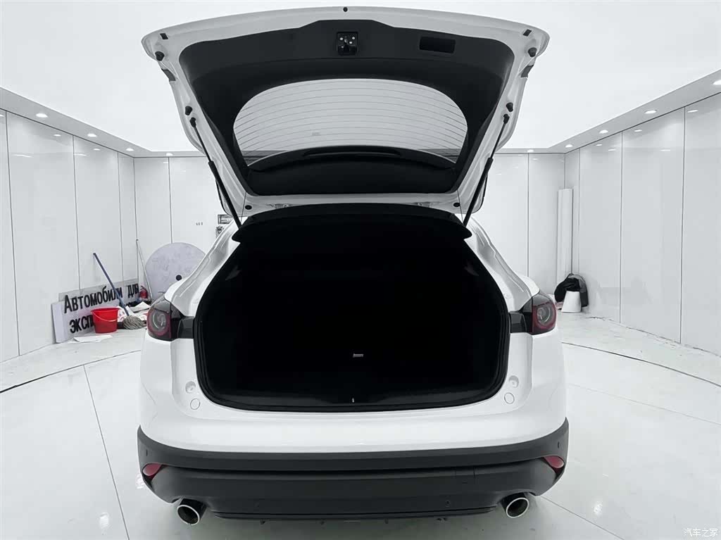 Mazda CX-4, 2023 8