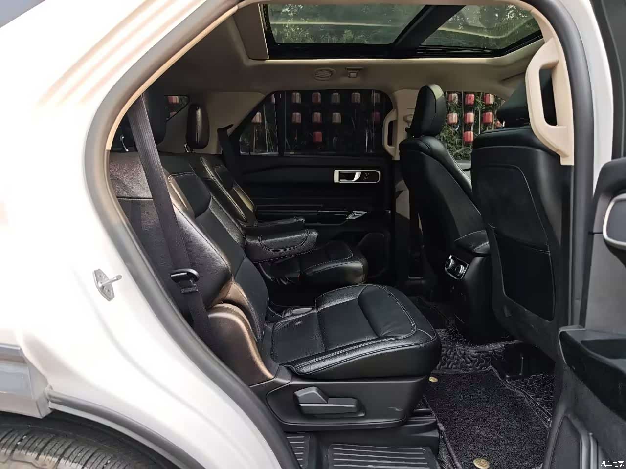 Ford Explorer, 2021 12