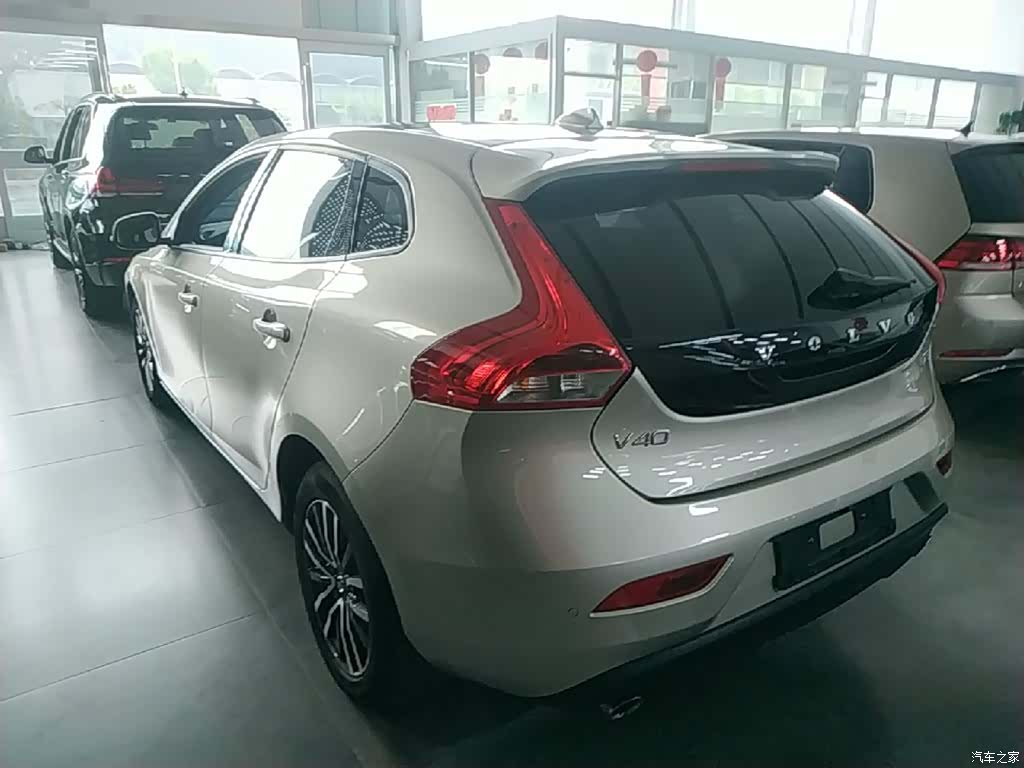 Volvo V40, 2018 все фото