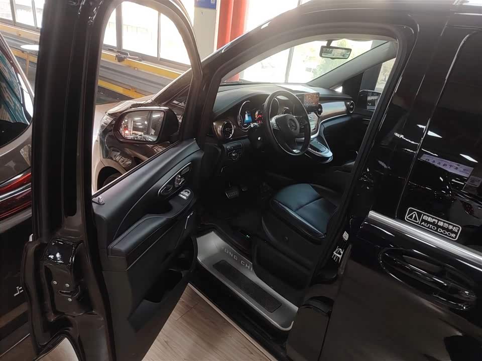 Mercedes-Benz V-class