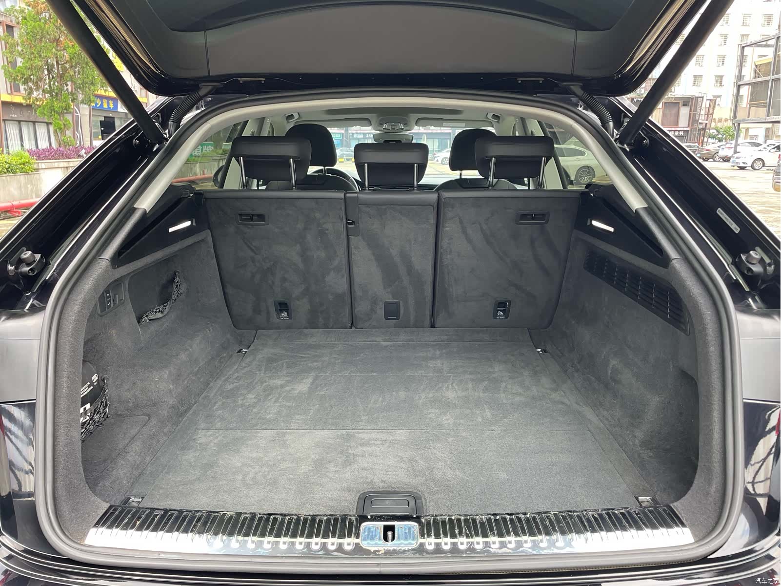 Audi Q8, 2021 25
