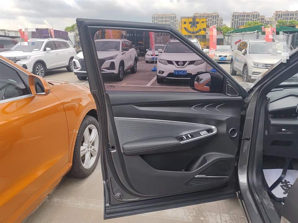 Geely Atlas