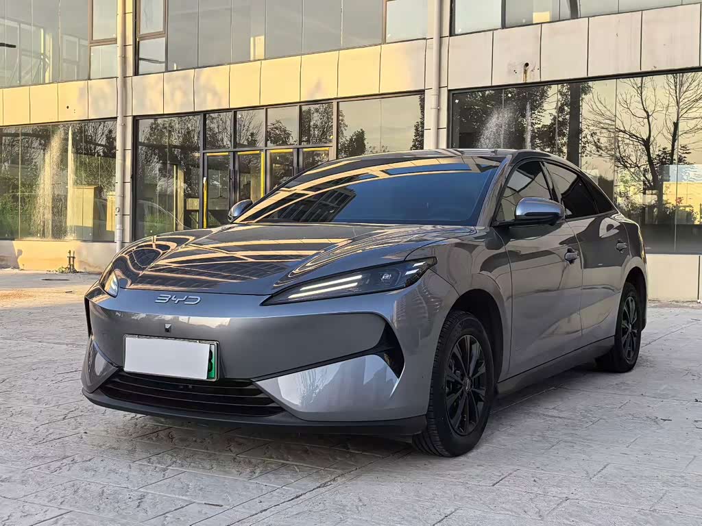 BYD E7