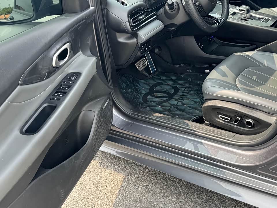 Trumpchi Shadow Leopard