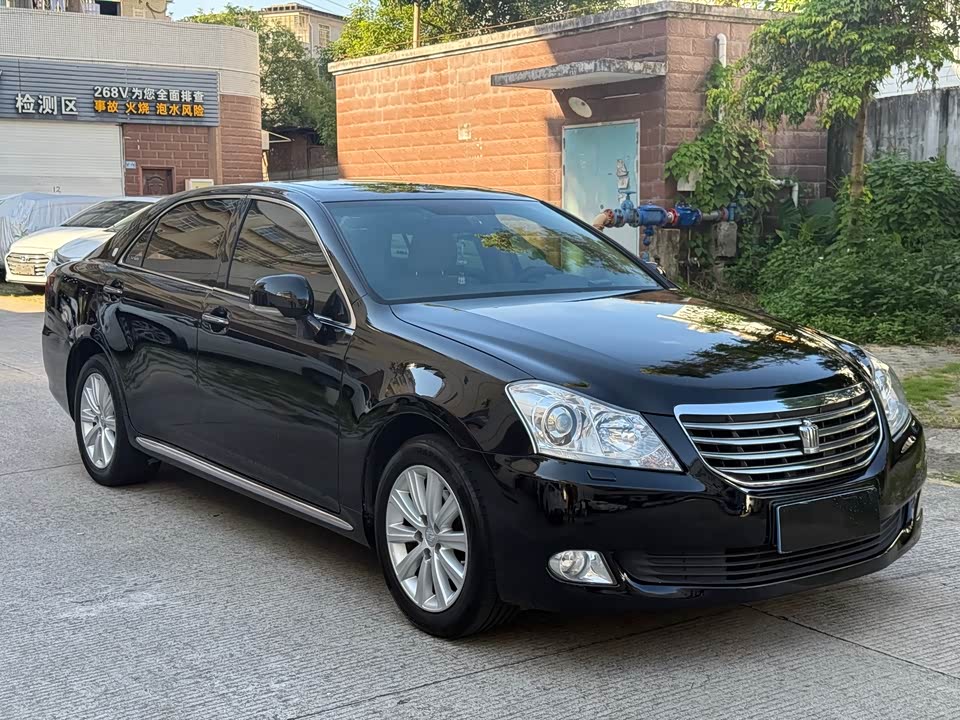 Toyota crown