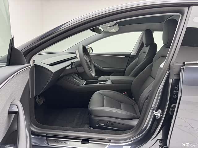 Tesla Model 3, 2026 14