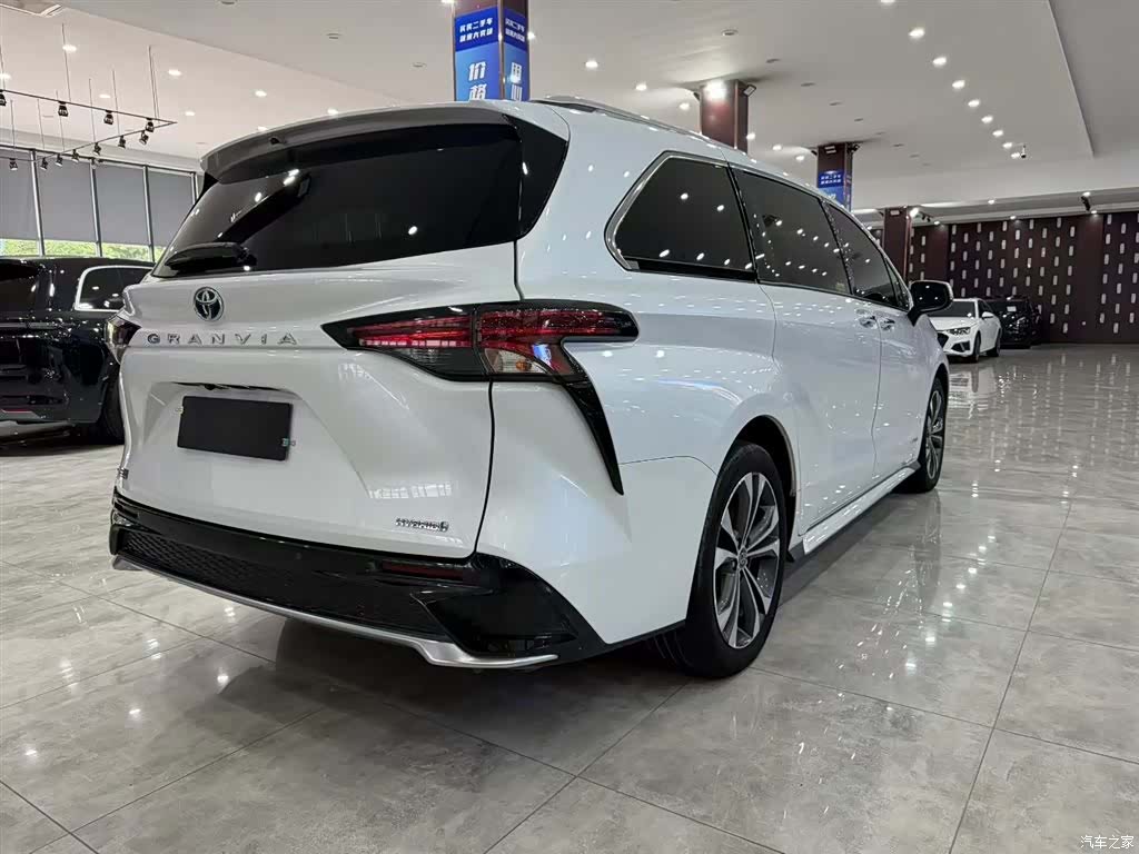 Toyota Granvia, 2024 все фото