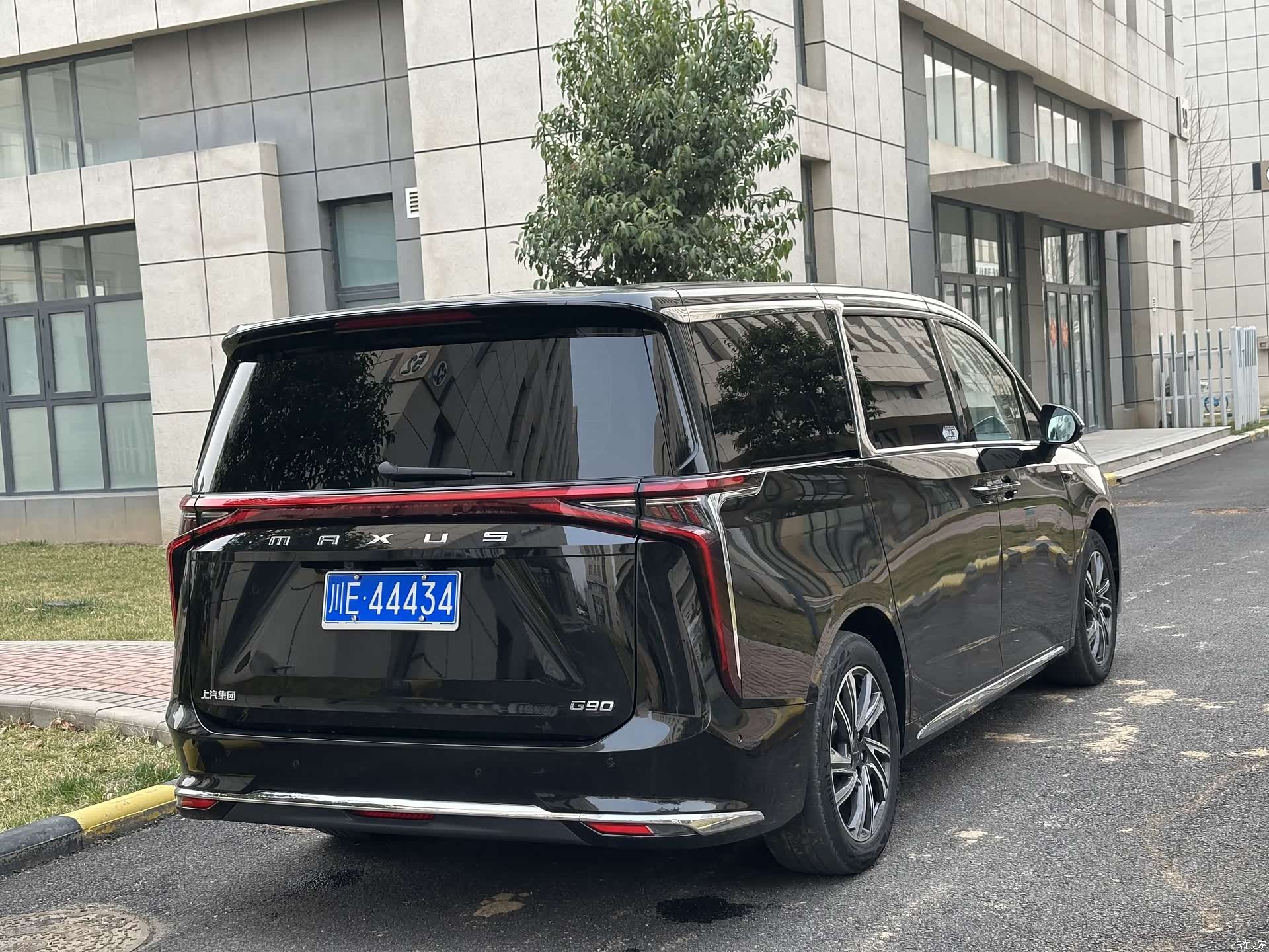 Maxus G90, 2022 4