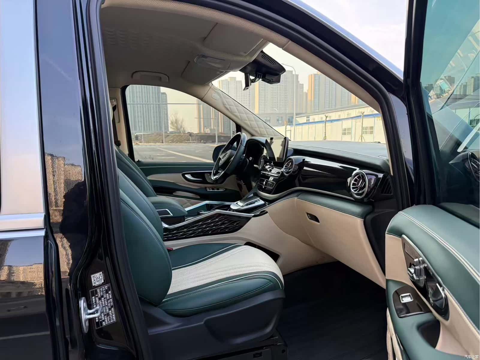 Mercedes-Benz 7, 2022 14