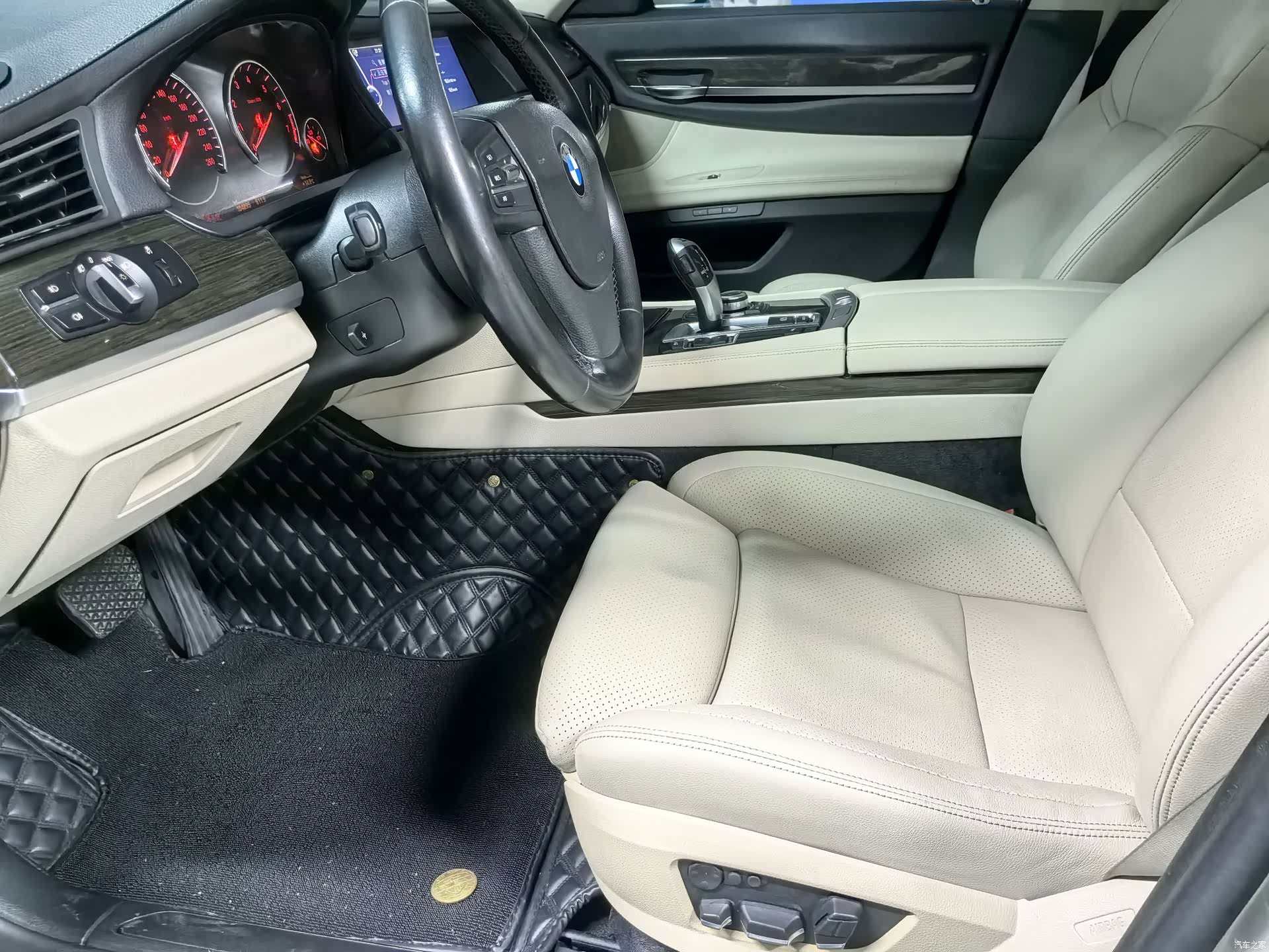 BMW 7 Series, 2011 11