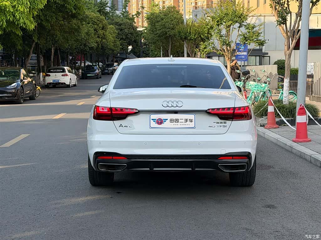 Audi A4L, 2022 все фото