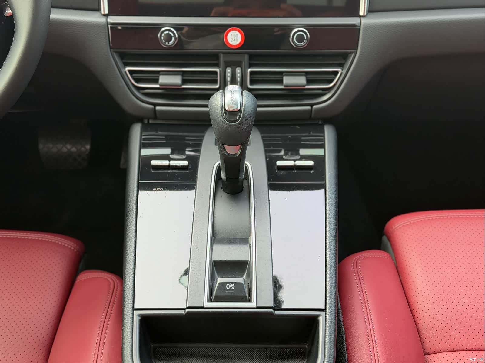 Porsche Macan, 2022 12