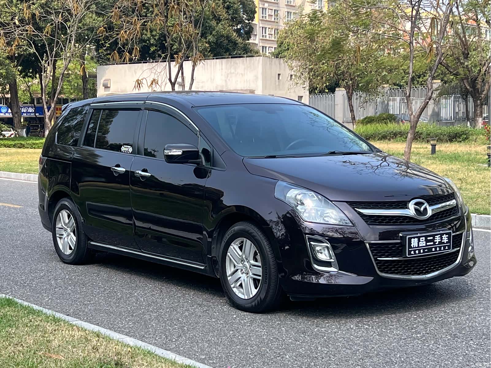 Mazda 8, 2014 3