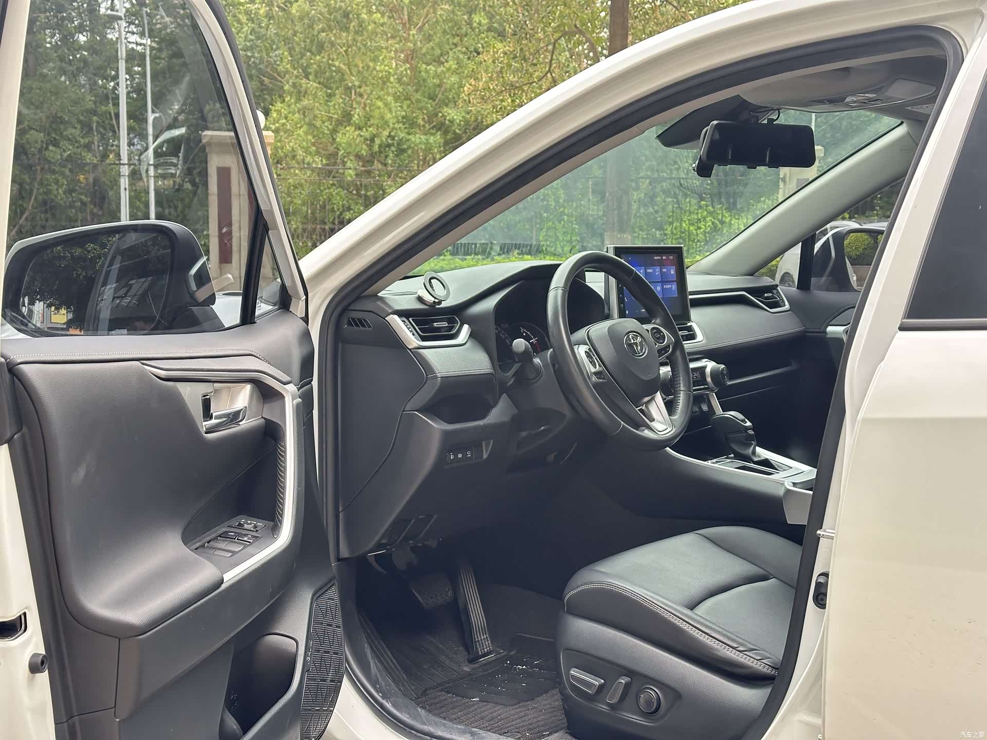 Toyota RAV4, 2022 3