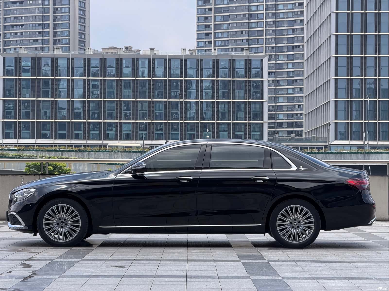 Mercedes-Benz E-Class, 2021 3