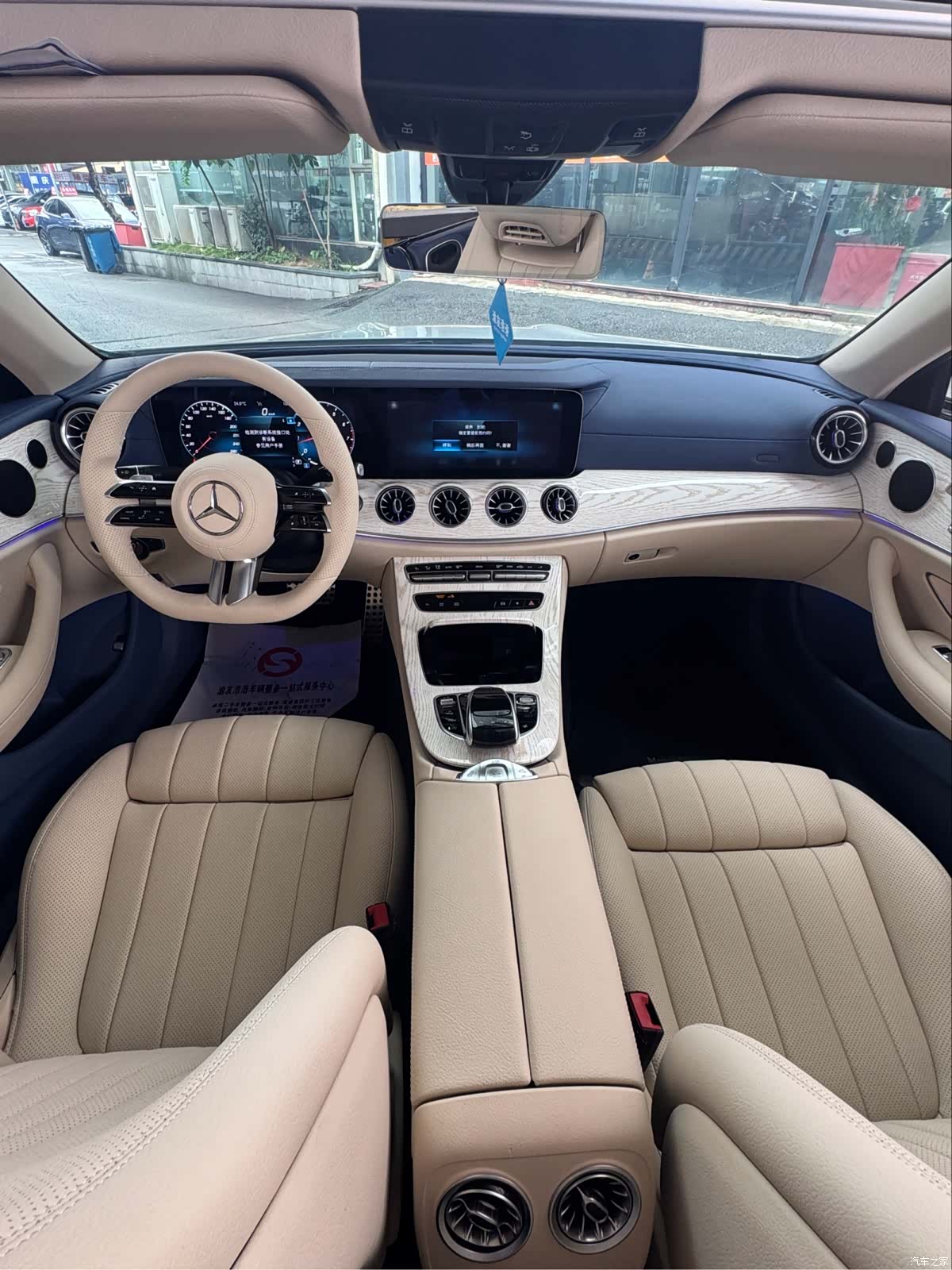 Mercedes-Benz E-Class, 2022 3