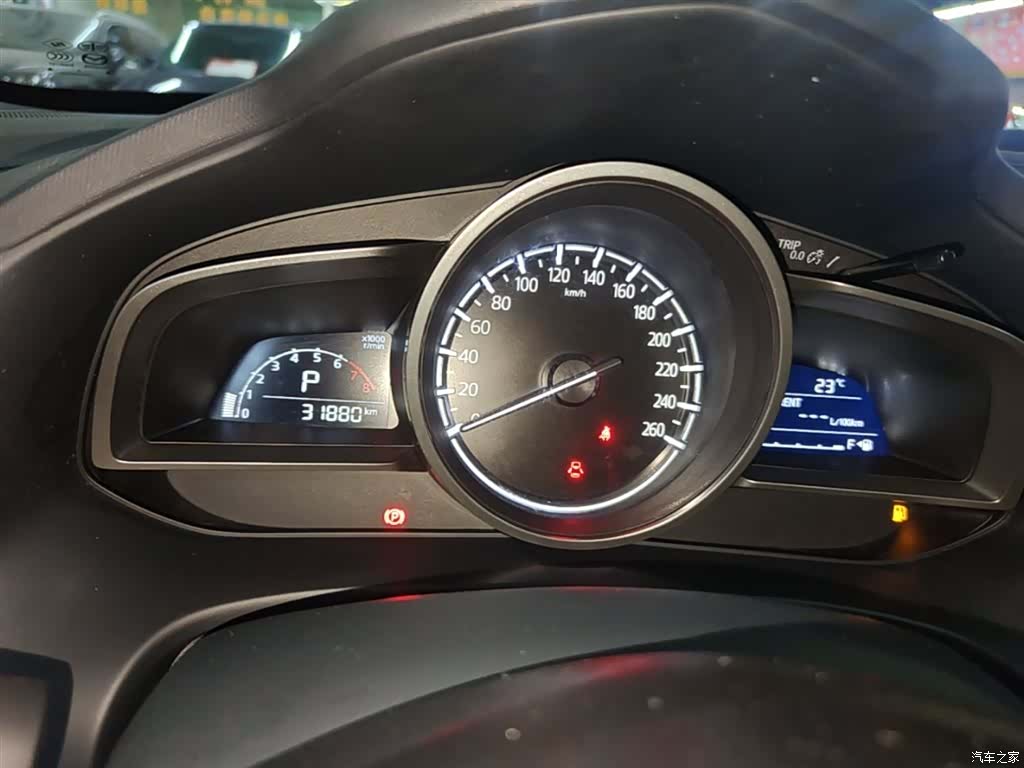 Mazda CX-4, 2023 12