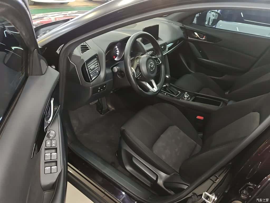 Mazda CX-4, 2023 16