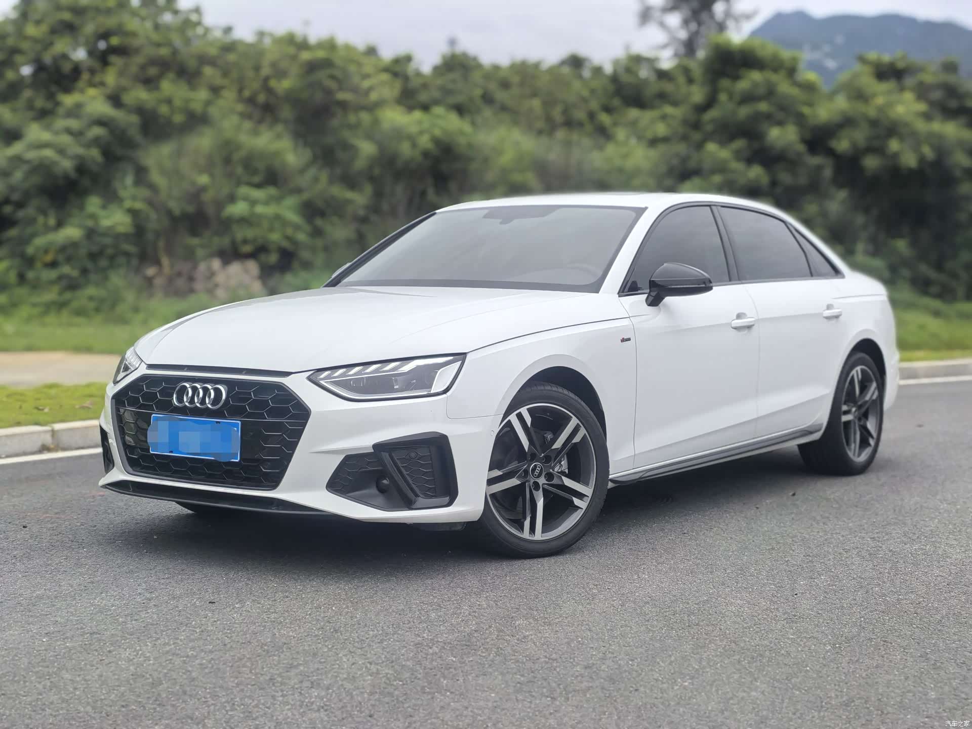 Audi A4L, 2023 1